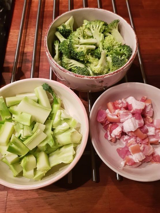 Pasta med bacon og broccolisauce